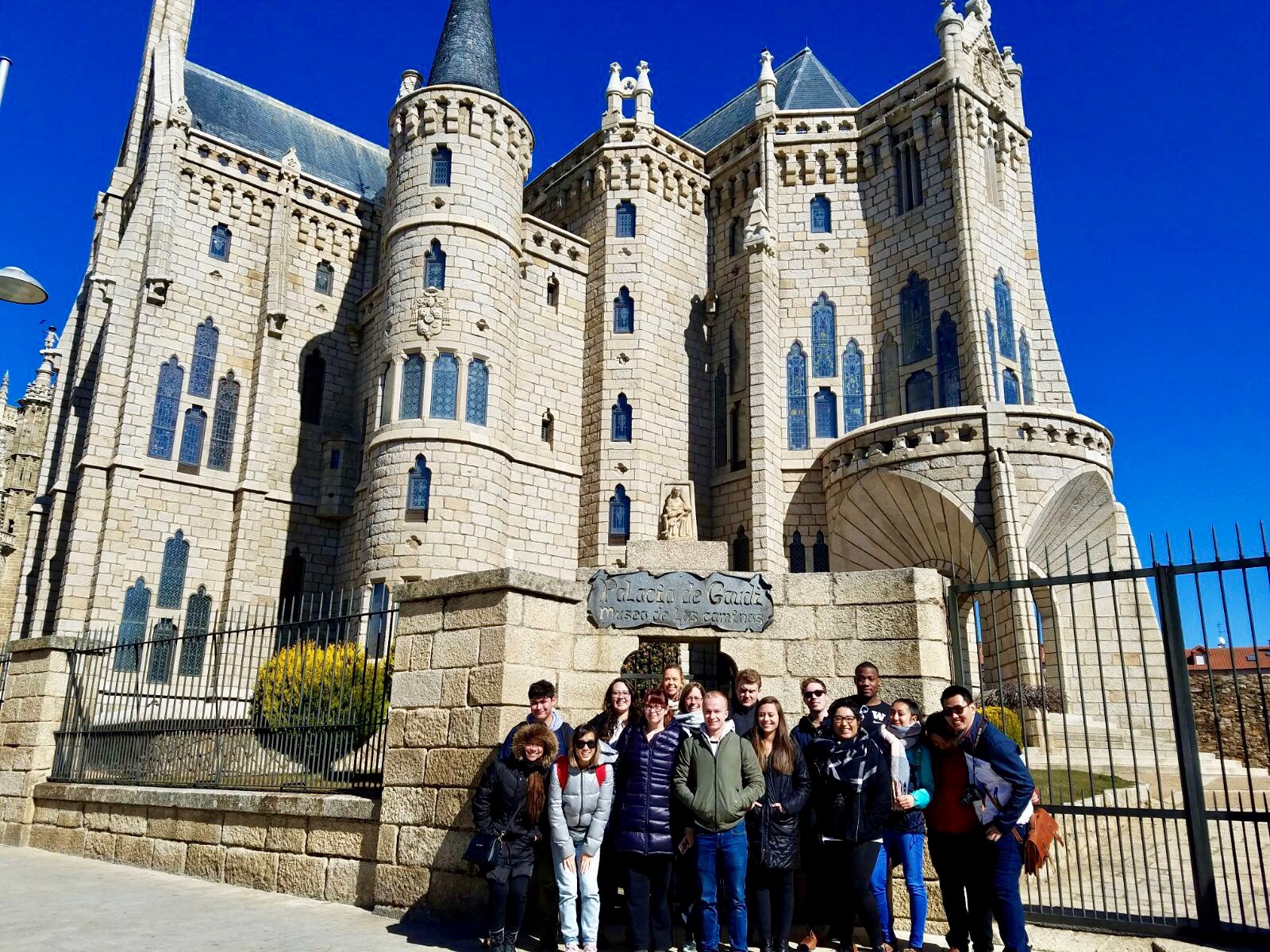 Group of UWT students in front of Spanish castle 