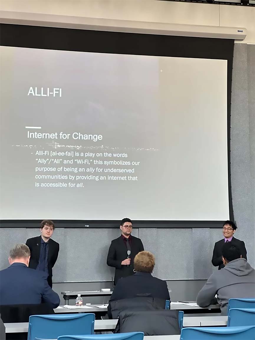 ALLI-FI team presenting at 2023 VIBE Business Plan Competition final round.