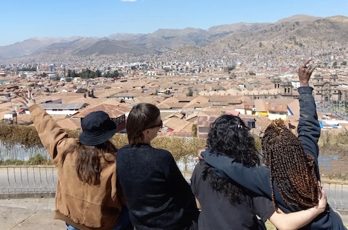 4 friends overlooking the scenery of Cusco