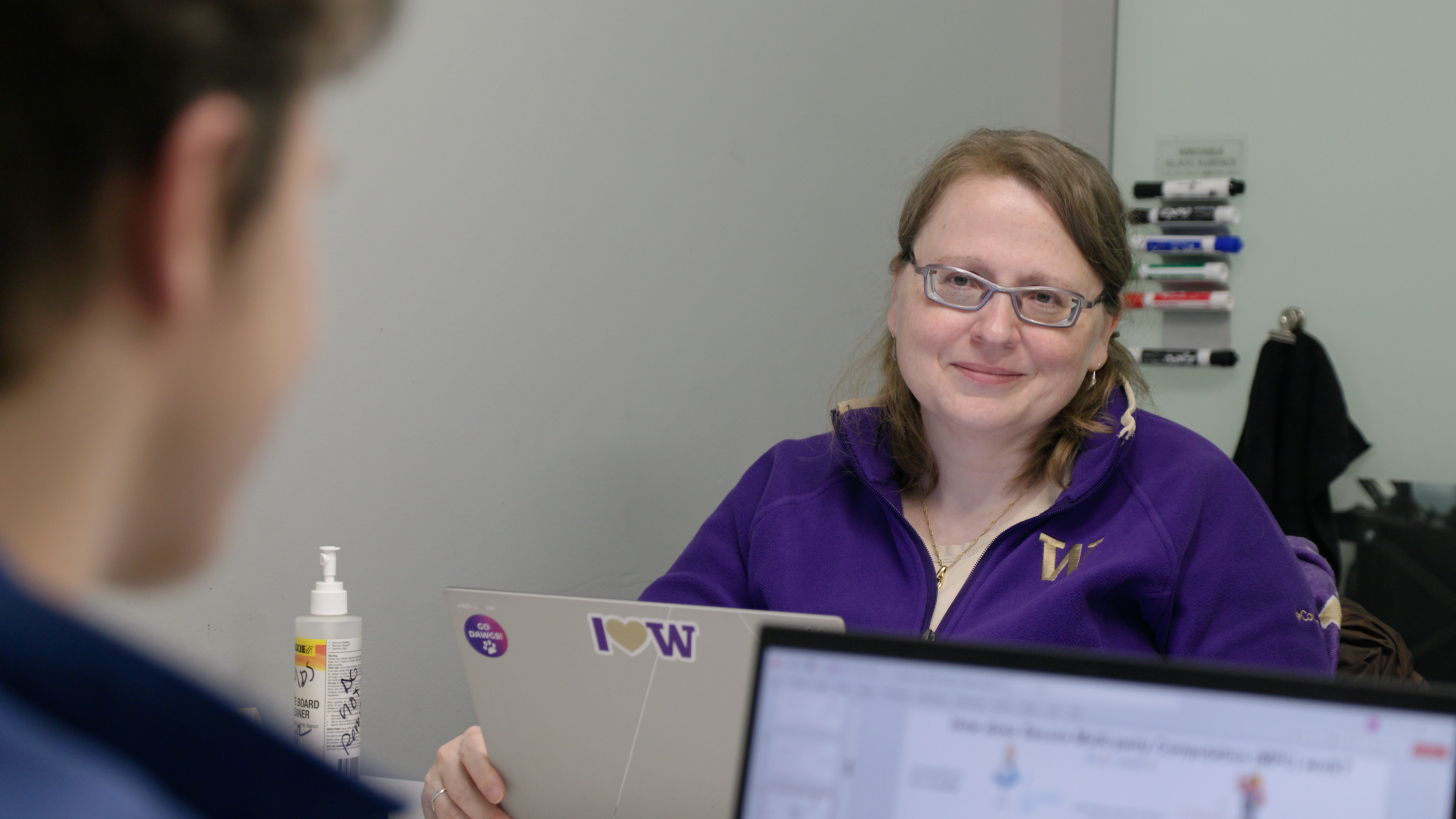 Martine De Cock in research meeting with student
